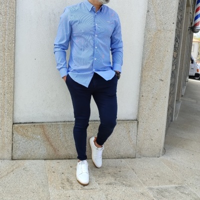 CALÇAS SARJA SLIM FIT COR AZUL