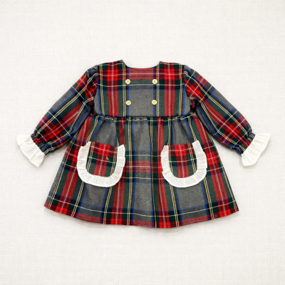 Vestido infantil xadrez vermelho, verde, azul e cinza com bolsos e punhos brancos frisados