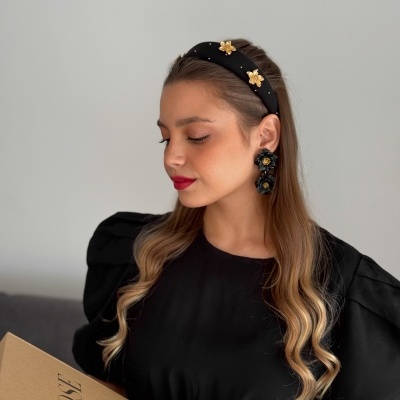 Flores pretas pendentes