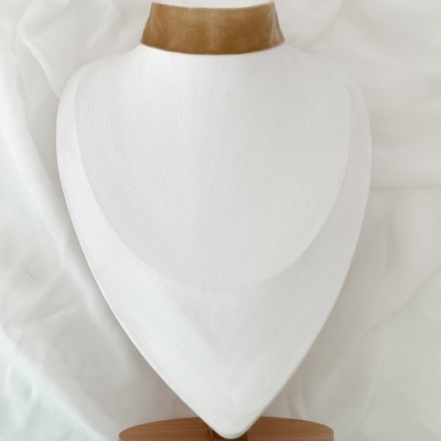 Gargantilha de veludo azul escuro