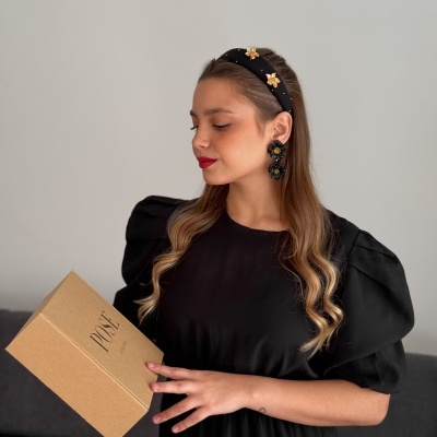 Flores pretas pendentes