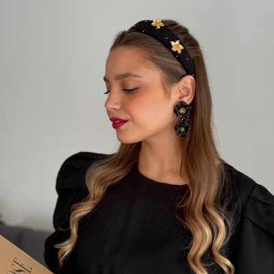 Flores pretas pendentes