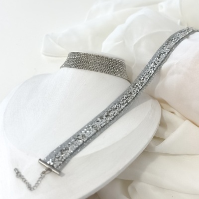 Gargantilha prateada