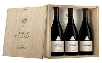 Quinta da Ervamoira Tinto 2021 Caixa de madeira com três garrafas de vinho tinto Quintã de Ervamoira Douro