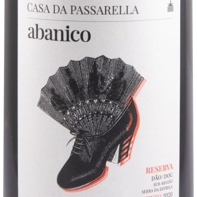 Rótulo de garrafa de vinho tinto CASA DA PASSARELLA abanico com ilustração de sapato e leque preto