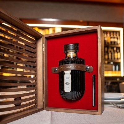 Vinho do Porto Very Very Old Família Castelares Caldeira C/Estojo 50CL