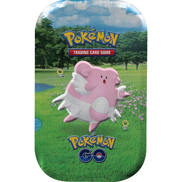 Caixa ou estojo com imagem da personagem Blissey e texto Pokémon TRADING CARD GAME e Pokémon GO em fundo verde de parque