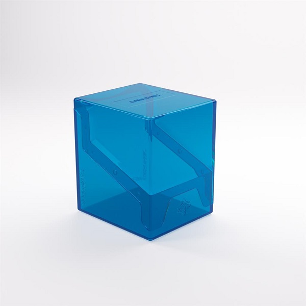 Cubo azul transparente de plástico sobre superfície branca