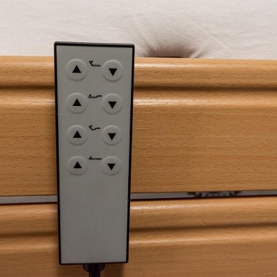 ALUGUER MENSAL - Cama articulada com elevação sem: Entrega, colchão, pendural, tampas de motor