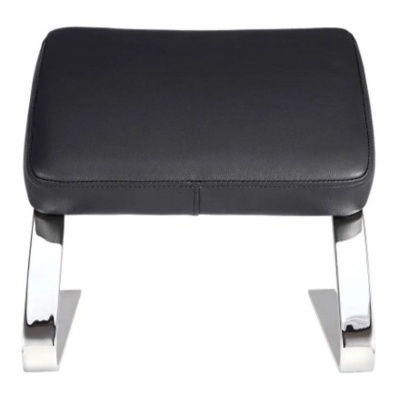 Banco preto estofado com estrutura metálica cromada