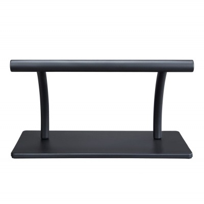 Suporte de metal preto com barra horizontal e base retangular