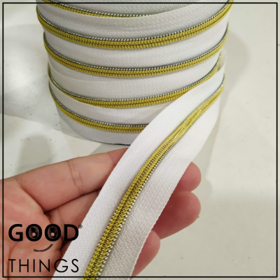 Fecho a metro metalizado | Malha 5 | Fundo Branco