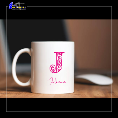 Caneca em cerâmica com gravação em baixo relevo - CLCG02
