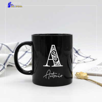 Caneca em cerâmica com gravação em baixo relevo - CLCG02