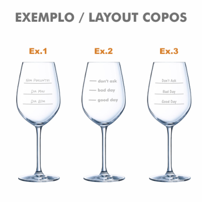Três copos de vinho transparentes com texto impresso em português e inglês
