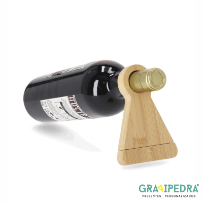 Suporte de madeira para garrafa de vinho com garrafa escura apoiada