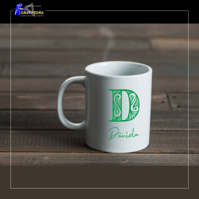 Caneca em cerâmica com gravação em baixo relevo - CLCG02