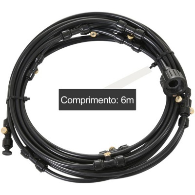 Mangueira preta de 6 metros enrolada com conectores e anéis dourados