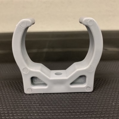 Abrazadera para tubería perforado de 49 mm