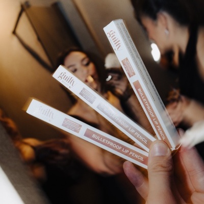 Lápis lábios Bulletproof Lip Pencil - Guilty Beauty