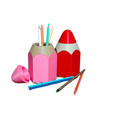 Recipientes em forma de lápis rosa e vermelho com lápis coloridos dentro e ao lado