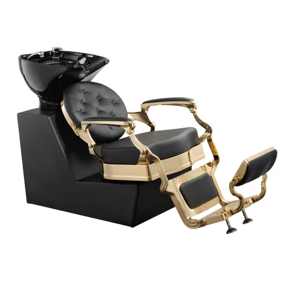 RAMPA DE LAVAGEM RANCH GOLD Cadeira de cabeleireiro preta com lavatório e detalhes dourados.