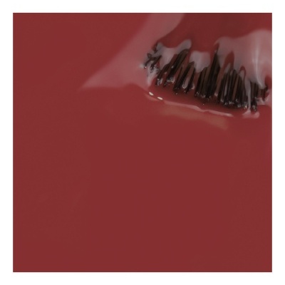 Batom vermelho cremoso com aplicador preto