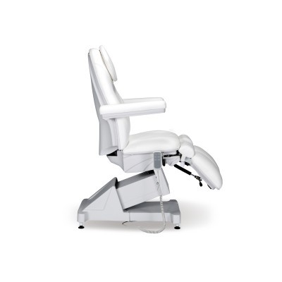 cadeira clínica branca com apoios ajustáveis