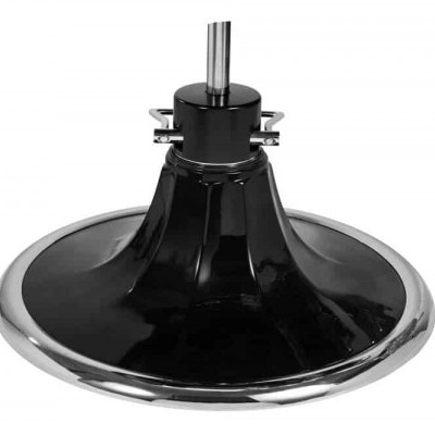 Base de cadeira em metal cromado e preto sobre fundo branco