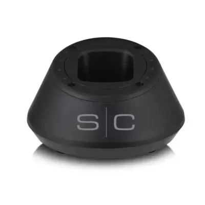 Suporte preto cónico com letras S e C cinza