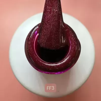 Frasco aberto com verniz roxo glitter sobre fundo rosa
