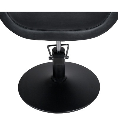 Base redonda preta de cadeira de escritório com assento preto