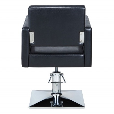 Cadeira de barbearia preta com base metálica cromada quadrada