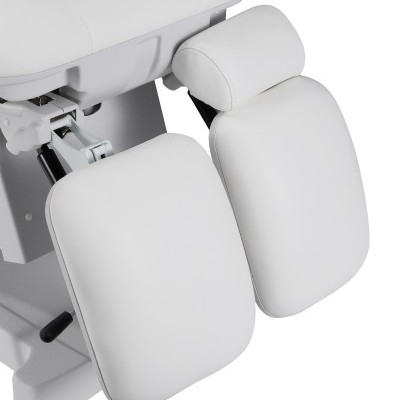 Parte inferior de cadeira médica branca com estofos e estrutura metálica