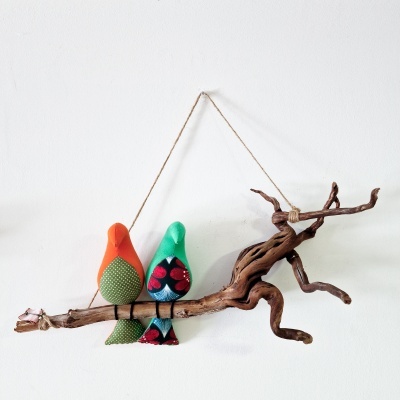 Galho com 2 pássaros