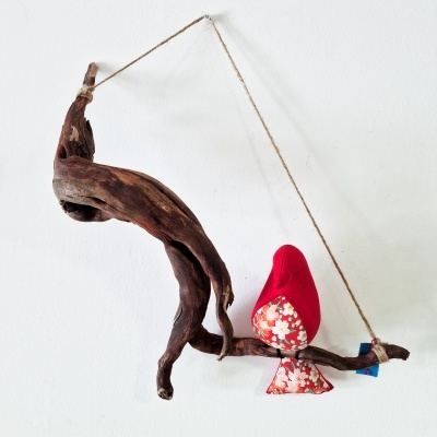 Galho com 1 pássaro