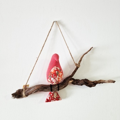 Galho com 1 pássaro