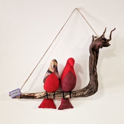 Galho com 2 pássaros