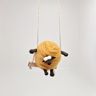 Ovelha no baloiço - amarela