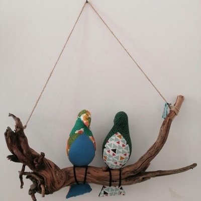 Galho com 2 pássaros