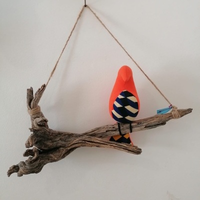 Galho com 1 pássaro