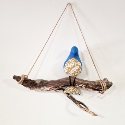 Galho com 1 pássaro