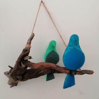 Galho com 2 pássaros