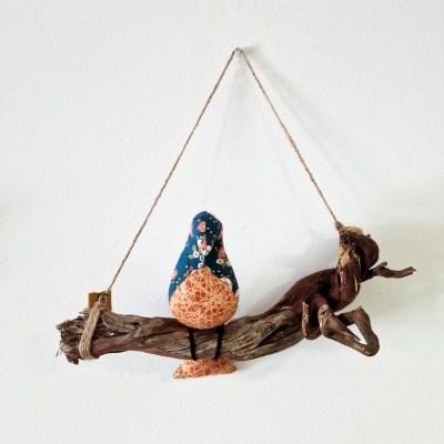 Galho com 1 pássaro