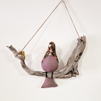 Galho com 1 pássaro