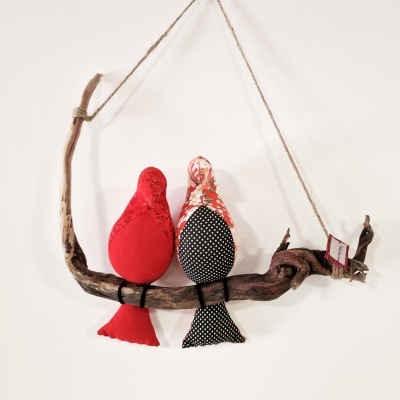 Galho com 2 pássaros