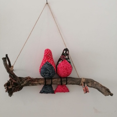 Galho com 2 pássaros