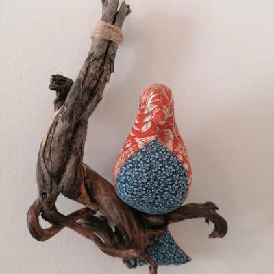 Galho com 1 pássaro