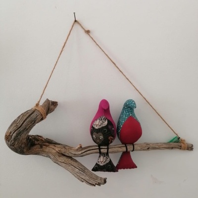 Galho com 2 pássaros