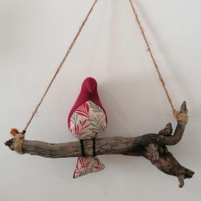 Galho com 1 pássaro